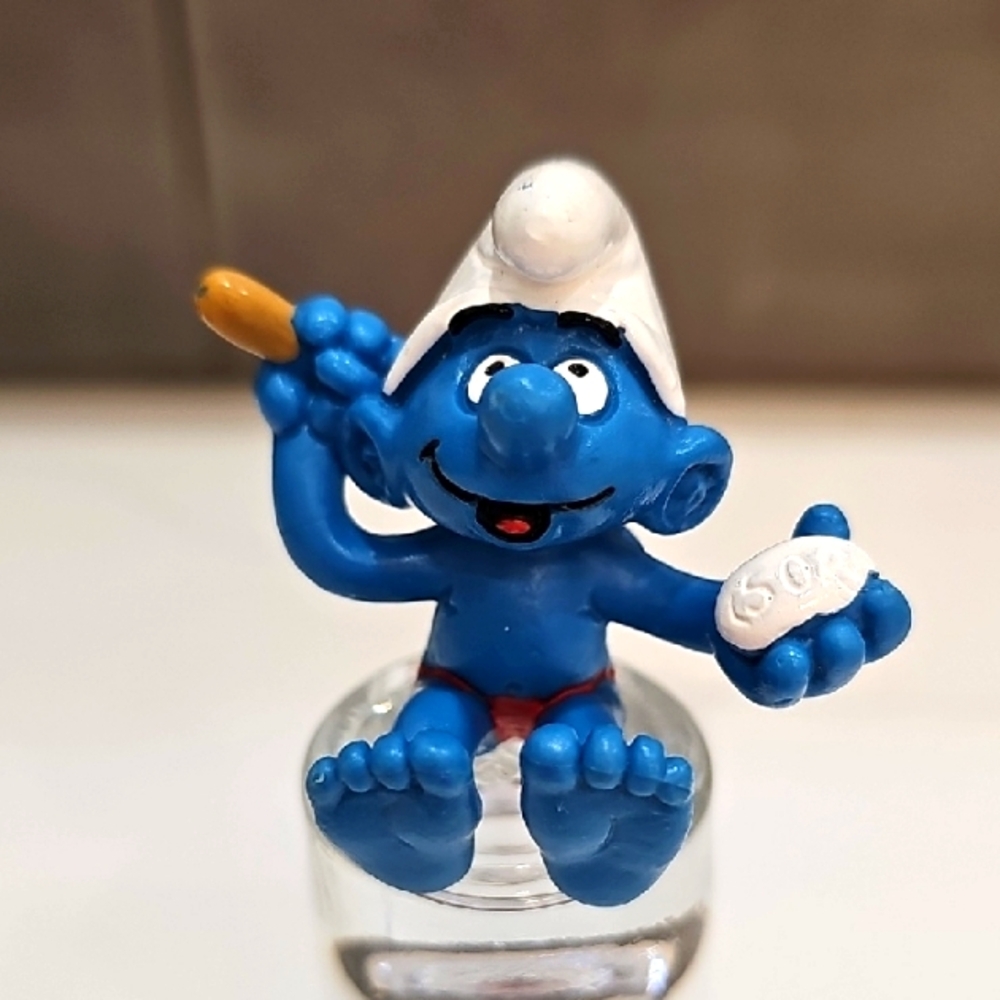 Smurf Figurine Smurfs Scrubbing Bath Time 1983 Vintage Schleigh Peyo Hong Kong